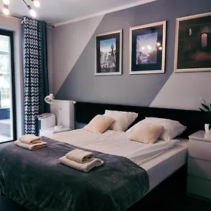 https://airport-comfy-guest-house.warsawhotelspoland.com